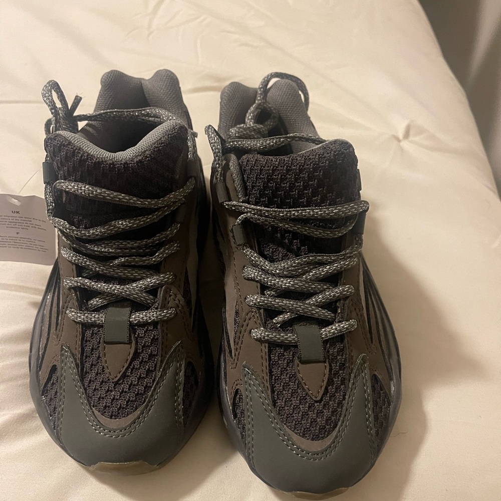 COPY - Brand New - Never worn 2019
Yeezy Boost 700 V2 'Geode'